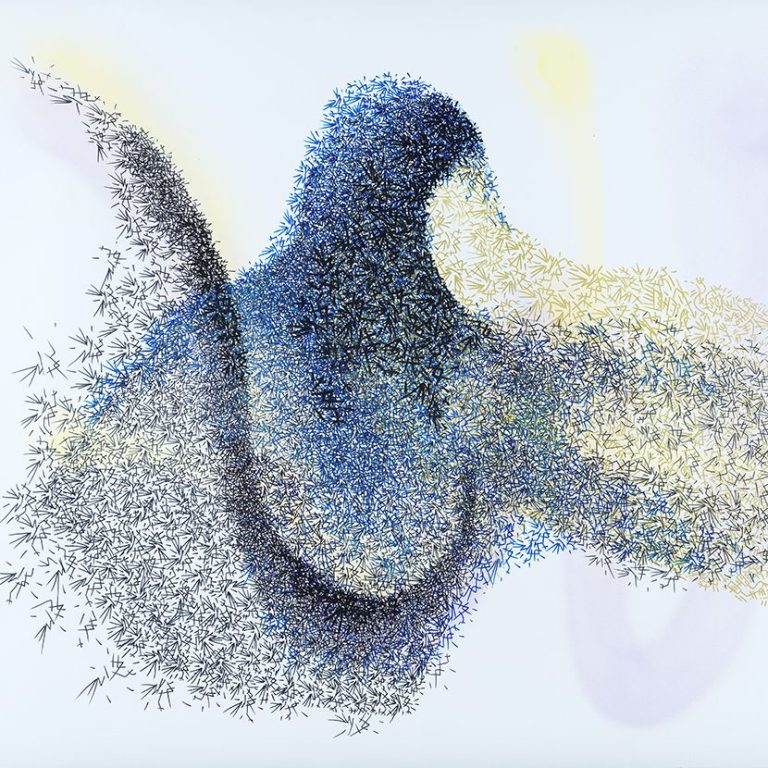 Valise ouverte contenant divers outils et fournitures organisés à l'intérieur.